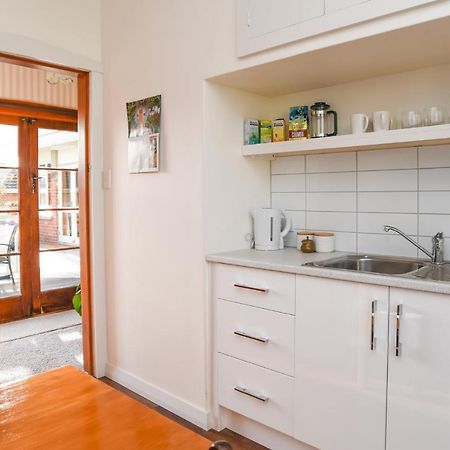 Sunny Mornington 2 Bedroom Guest Suite ダニーデン エクステリア 写真